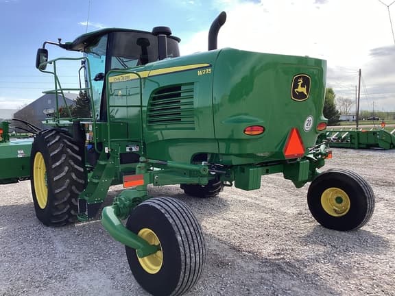 Image of John Deere W235 equipment image 3
