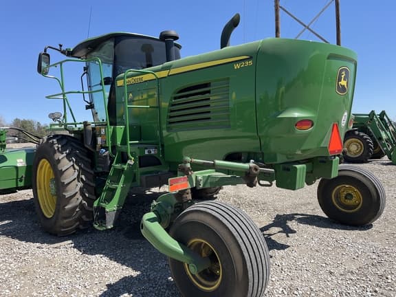 Image of John Deere W235 equipment image 4