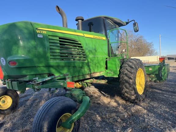 Image of John Deere W235 equipment image 3