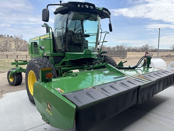 Image of John Deere W235 equipment image 1