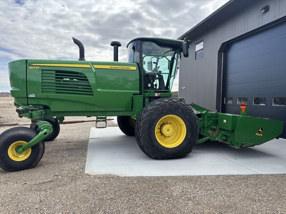 Image of John Deere W235 equipment image 3
