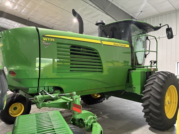 Image of John Deere W235 equipment image 4
