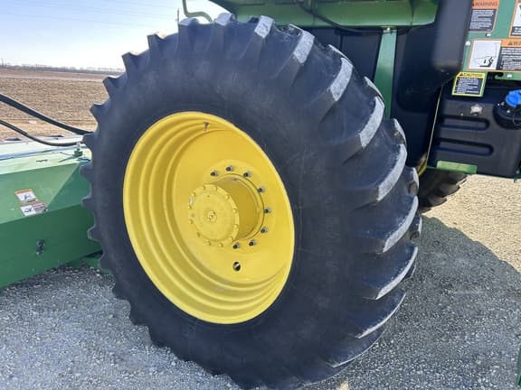 Image of John Deere W235 equipment image 4