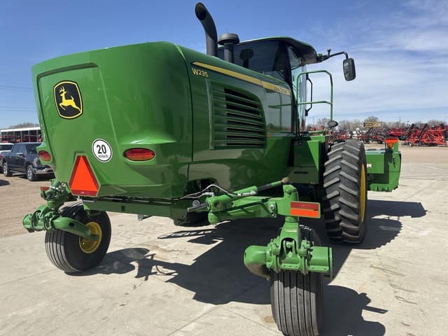 Image of John Deere W235 equipment image 3