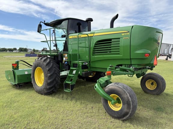 Image of John Deere W235 equipment image 1