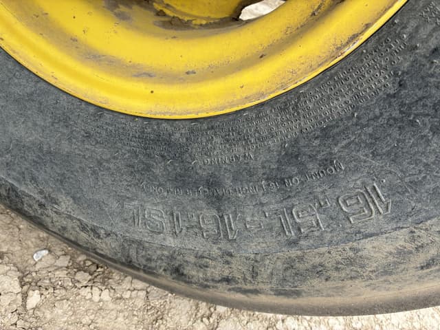 Image of John Deere W235 equipment image 4