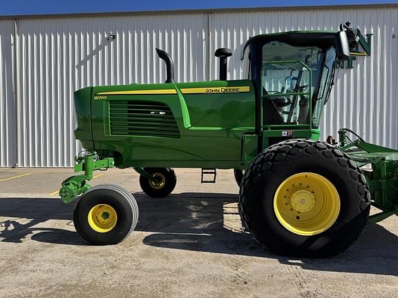 Image of John Deere W260 equipment image 1