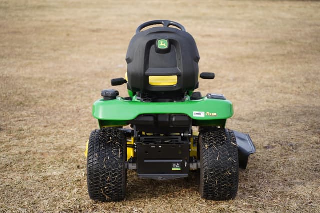 Image of John Deere X330 equipment image 4