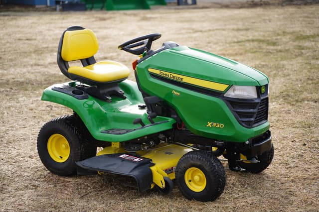 Image of John Deere X330 equipment image 2