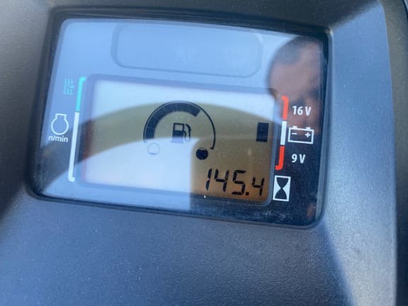 Image of John Deere X330 equipment image 4