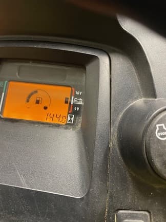 Image of John Deere X330 equipment image 1