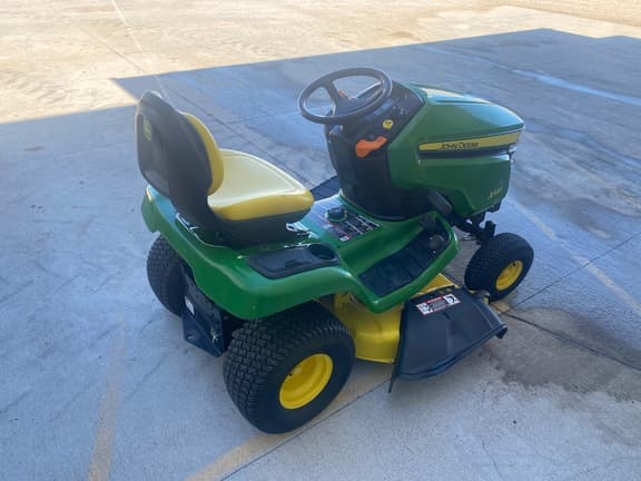 Image of John Deere X330 equipment image 2