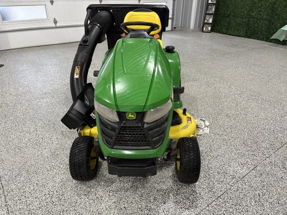 Image of John Deere X330 equipment image 1