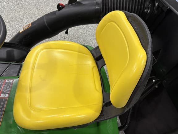 Image of John Deere X330 equipment image 3