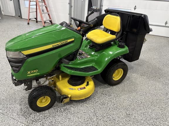 Image of John Deere X330 equipment image 2