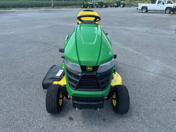 Image of John Deere X330 equipment image 1