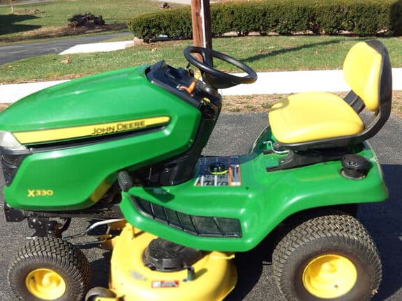 Image of John Deere X330 equipment image 1