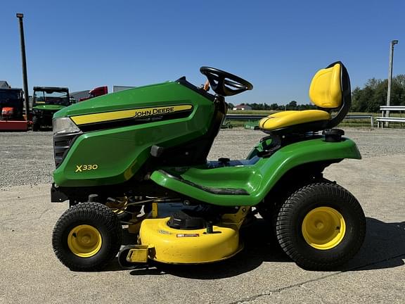 Image of John Deere X330 equipment image 3