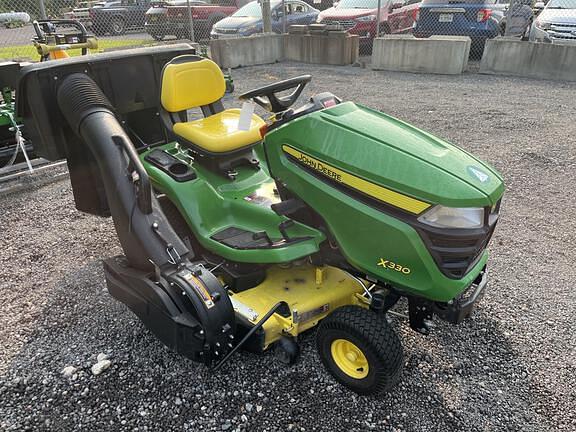 Image of John Deere X330 equipment image 1