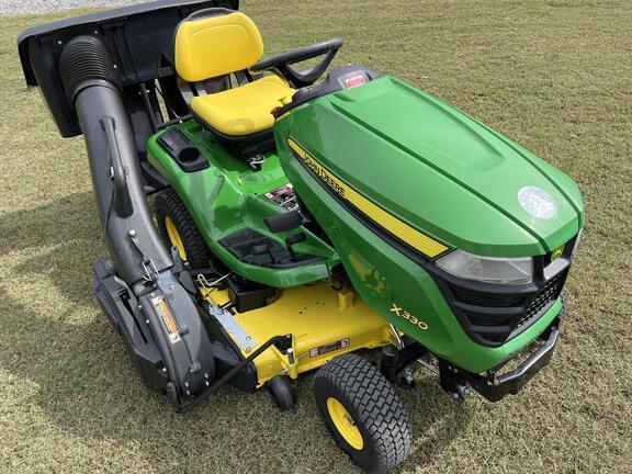 Image of John Deere X330 equipment image 3