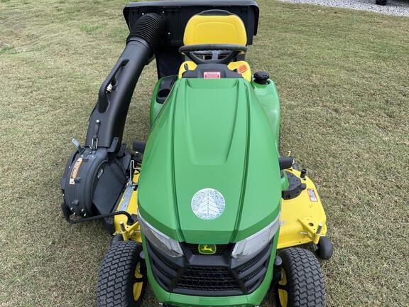Image of John Deere X330 equipment image 4