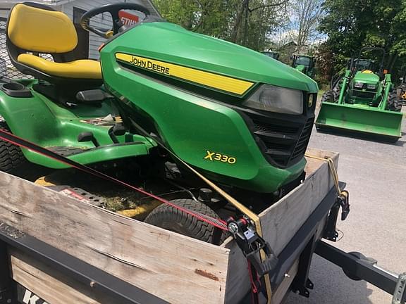 Image of John Deere X330 equipment image 1