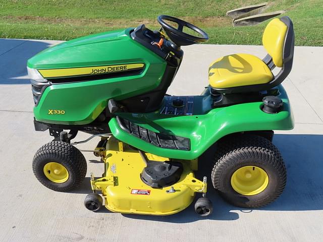 Image of John Deere X330 equipment image 1