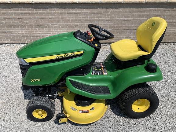 Image of John Deere X370 equipment image 1