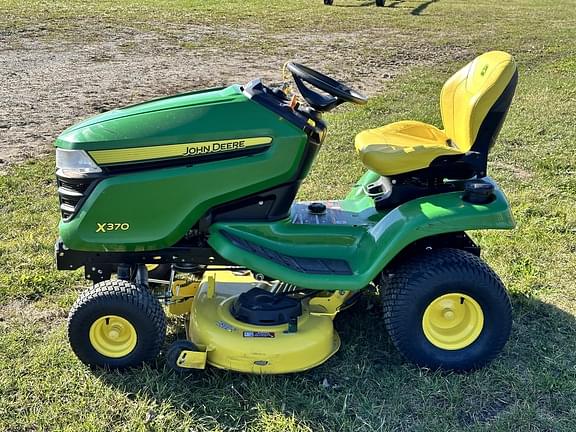 Image of John Deere X370 equipment image 3