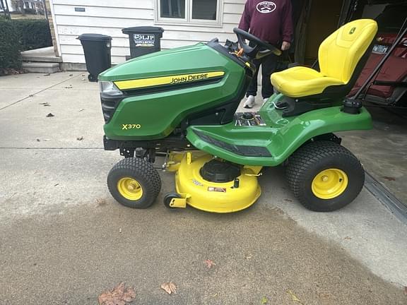 Image of John Deere X370 equipment image 1