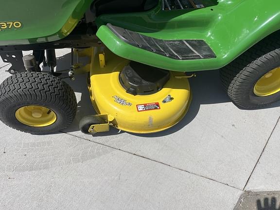 Image of John Deere X370 equipment image 4