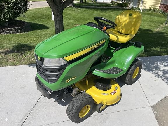 Image of John Deere X370 equipment image 2