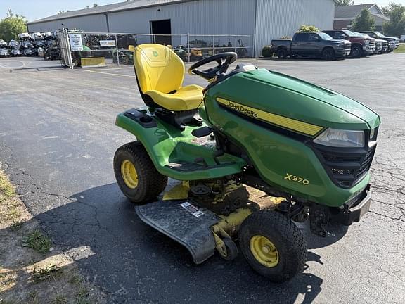 Image of John Deere X370 equipment image 4