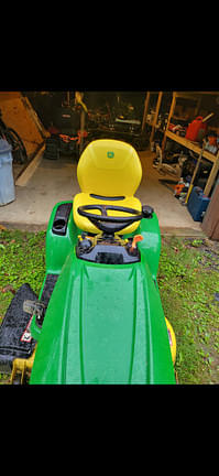 Image of John Deere X370 equipment image 4