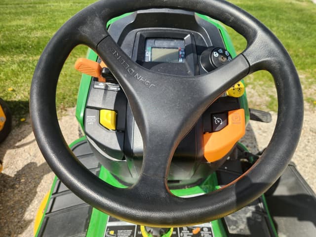 Image of John Deere X370 equipment image 4
