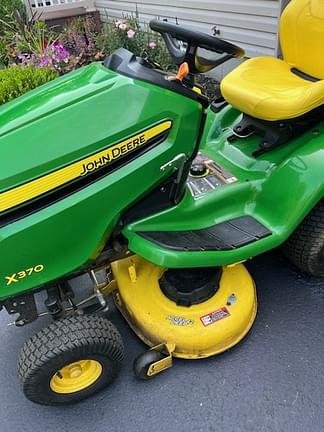 Image of John Deere X370 equipment image 3