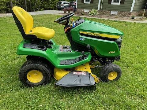 Image of John Deere X370 equipment image 1