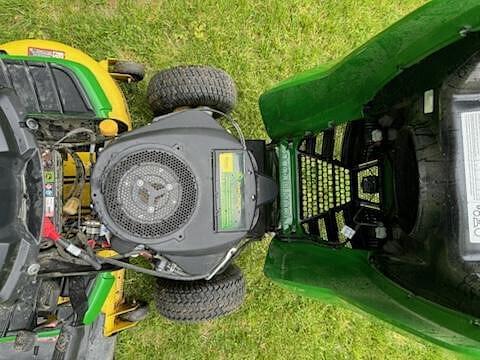 Image of John Deere X370 equipment image 4