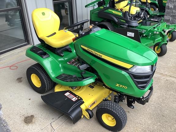 Image of John Deere X370 equipment image 2