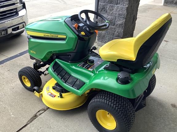 Image of John Deere X370 equipment image 3