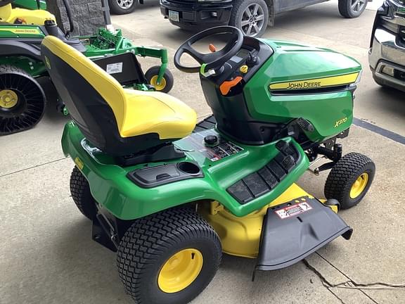 Image of John Deere X370 equipment image 4