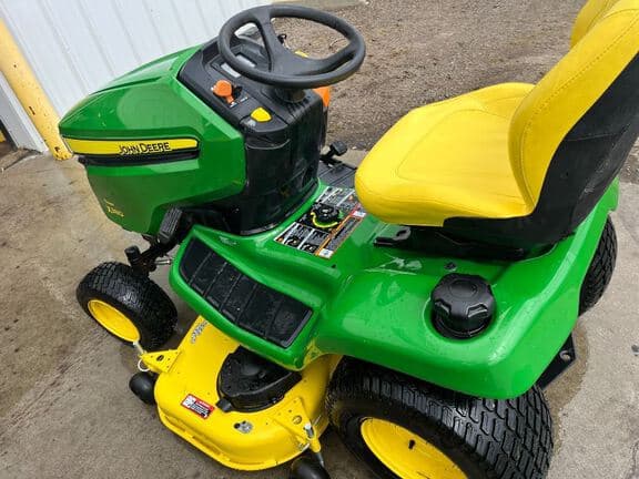 Image of John Deere X380 equipment image 1