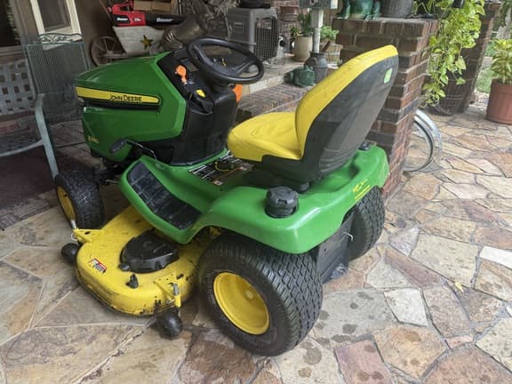 Image of John Deere X380 equipment image 4