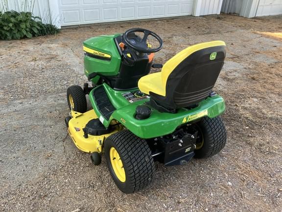 Image of John Deere X384 equipment image 3
