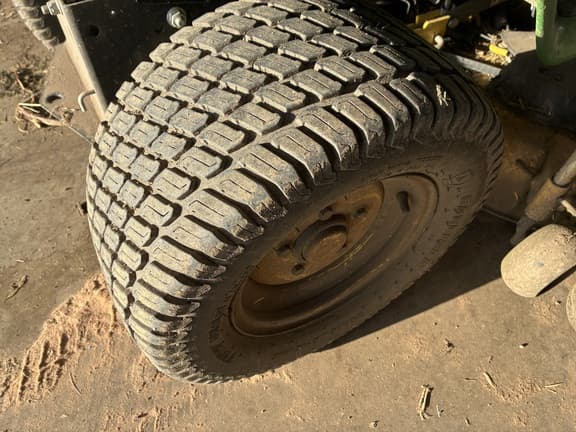 Image of John Deere X384 equipment image 4