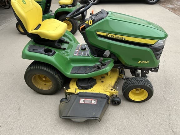 Image of John Deere X390 equipment image 1