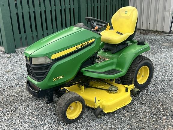 Image of John Deere X390 equipment image 1