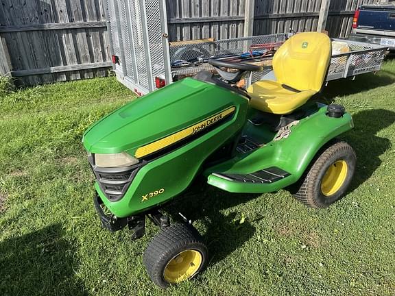 Image of John Deere X390 equipment image 1