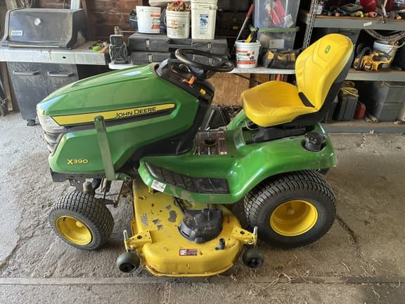 Image of John Deere X390 equipment image 1