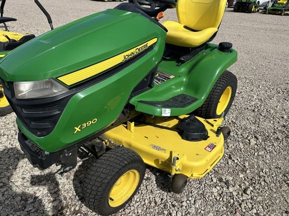 Image of John Deere X390 equipment image 1